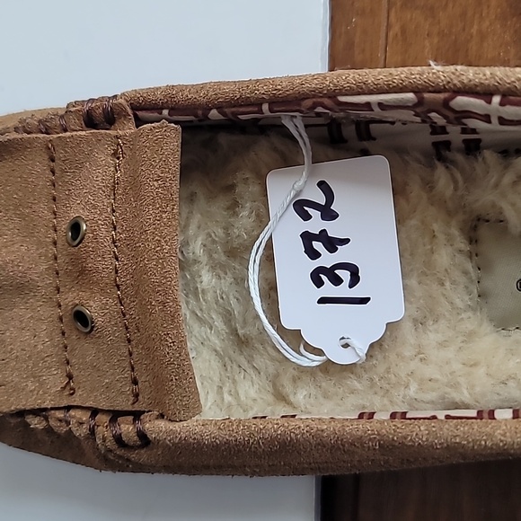 UGG Australia slippers faux sherpa womens 7 tan comfy flexible sole cozy - Picture 9 of 11